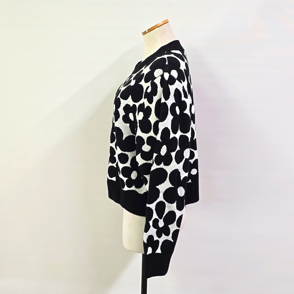 NWT H&M BLACK AND WHITE FLOWER POWER SWEATER X-LARGE - Picture 3 of 5